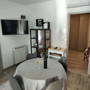 Val Guest house